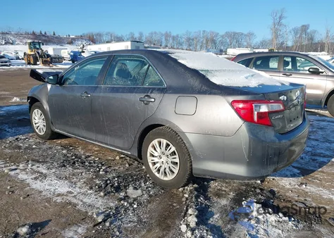 2014 Toyota Camry Le z USA, uszkodzony, nr VIN 4T1BF1FK5EU465455